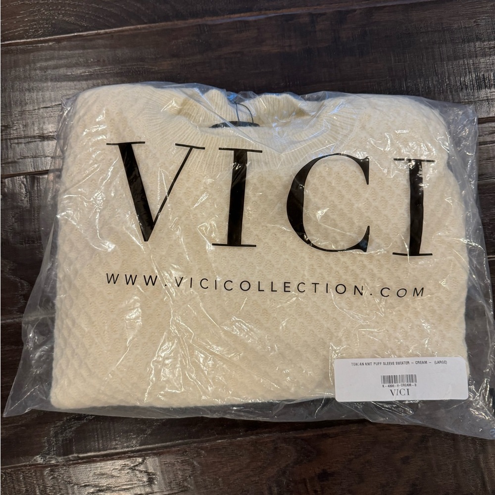 NWT Vici Teagan puff sleeve knit sweater